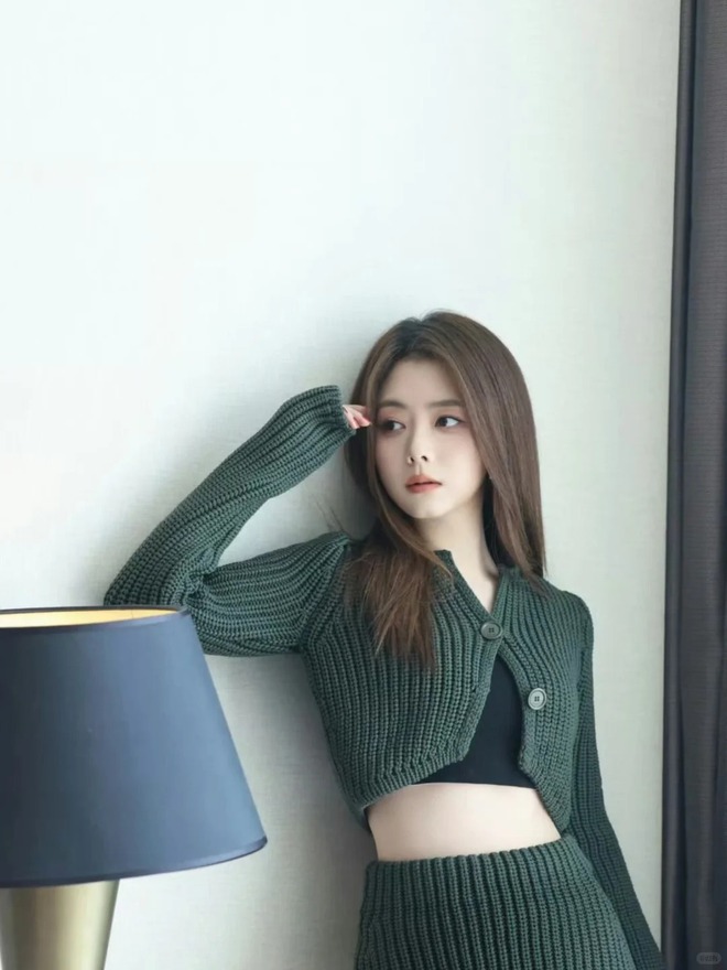 Soi tướng mặt Đàm Tùng Vận: Không cằm V-line vẫn là "nữ thần thanh xuân", sở hữu nét "hút lộc" nhiều phụ nữ ao ước- Ảnh 9.