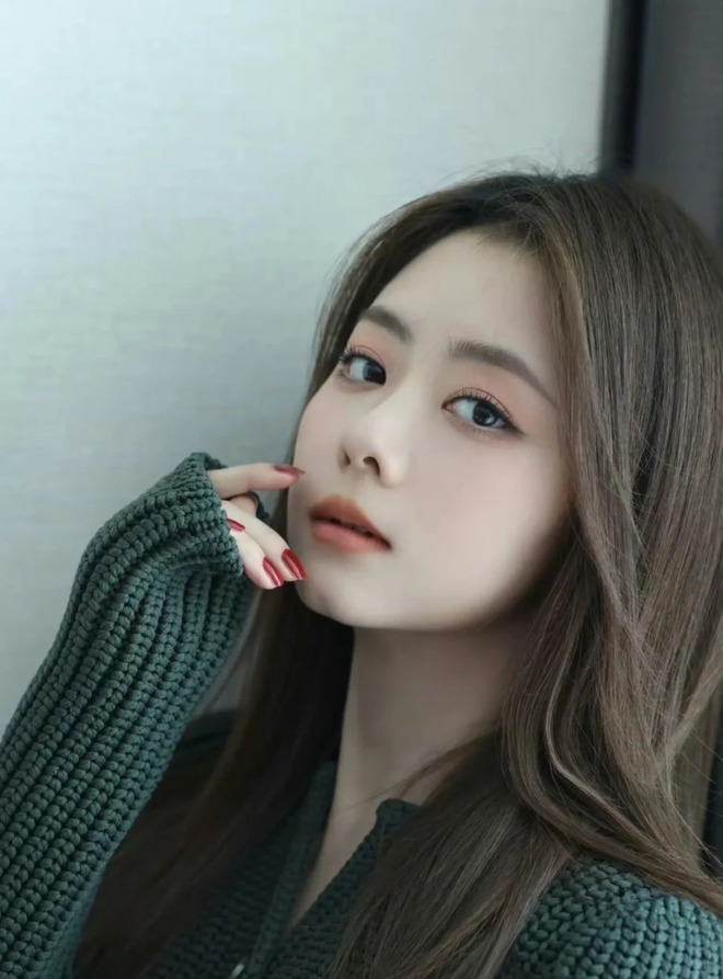 Soi tướng mặt Đàm Tùng Vận: Không cằm V-line vẫn là "nữ thần thanh xuân", sở hữu nét "hút lộc" nhiều phụ nữ ao ước- Ảnh 8.