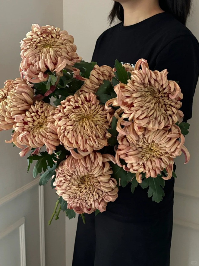 Kh&ocirc;ng chỉ đẹp, đ&acirc;y l&agrave; l&yacute; do người xưa dặn nhất định phải b&agrave;y hoa c&uacute;c ng&agrave;y Tết để gọi 