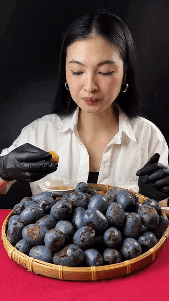 Loại quả xưa mọc hoang dại đầy đường, cho không ai lấy, giờ thành đặc sản "ăn là nhớ mãi", nườm nượp người mua- Ảnh 3.