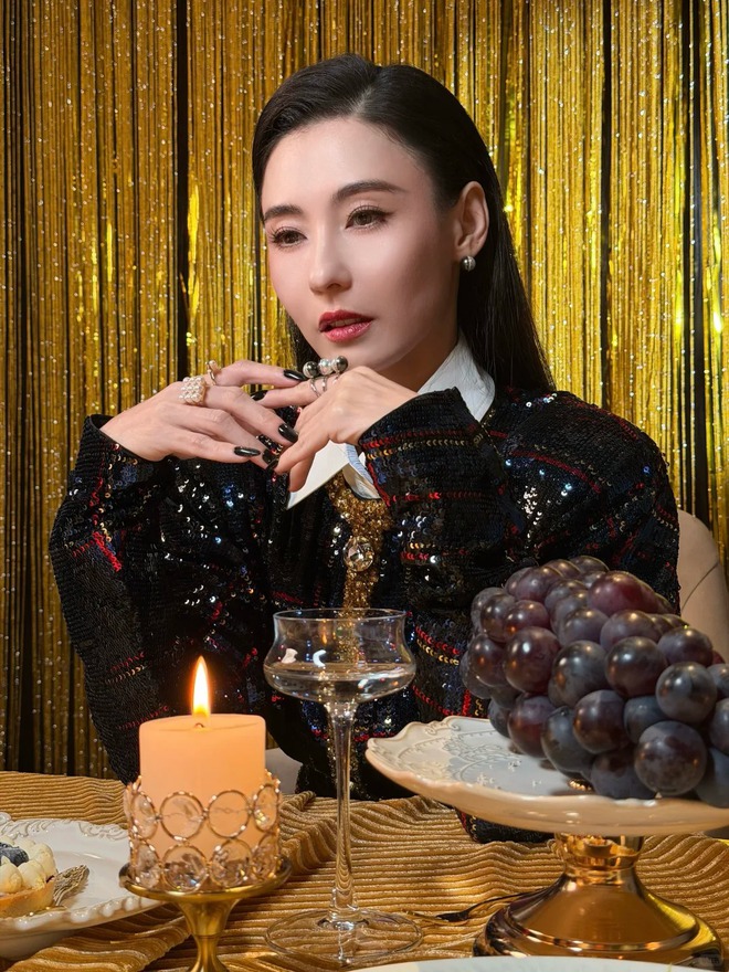 Soi "điểm vàng" trên gương mặt Trương Bá Chi: Nét tướng phú quý, bảo chứng địa vị "bất khả xâm phạm" suốt 3 thập kỷ- Ảnh 2.