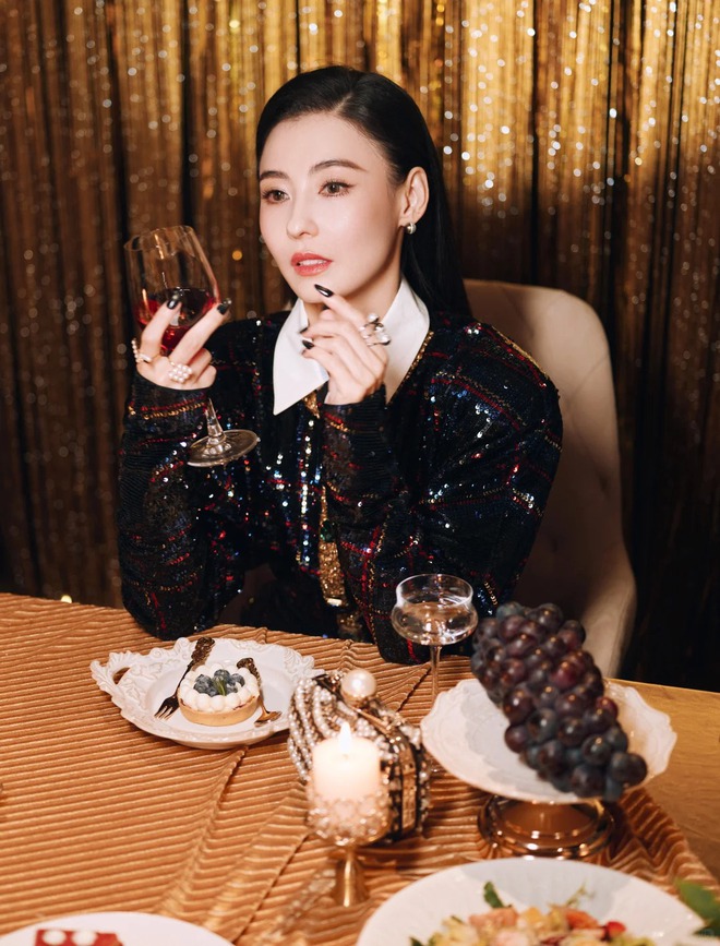 Soi "điểm vàng" trên gương mặt Trương Bá Chi: Nét tướng phú quý, bảo chứng địa vị "bất khả xâm phạm" suốt 3 thập kỷ- Ảnh 14.