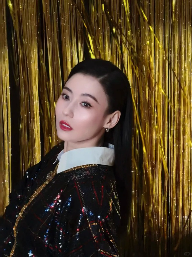 Soi "điểm vàng" trên gương mặt Trương Bá Chi: Nét tướng phú quý, bảo chứng địa vị "bất khả xâm phạm" suốt 3 thập kỷ- Ảnh 3.