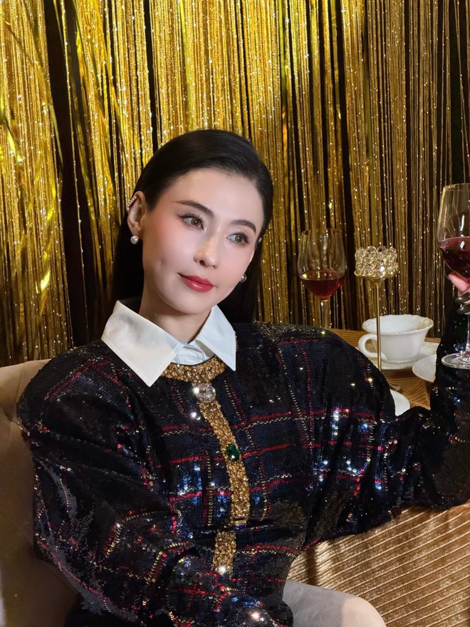 Soi "điểm vàng" trên gương mặt Trương Bá Chi: Nét tướng phú quý, bảo chứng địa vị "bất khả xâm phạm" suốt 3 thập kỷ- Ảnh 5.