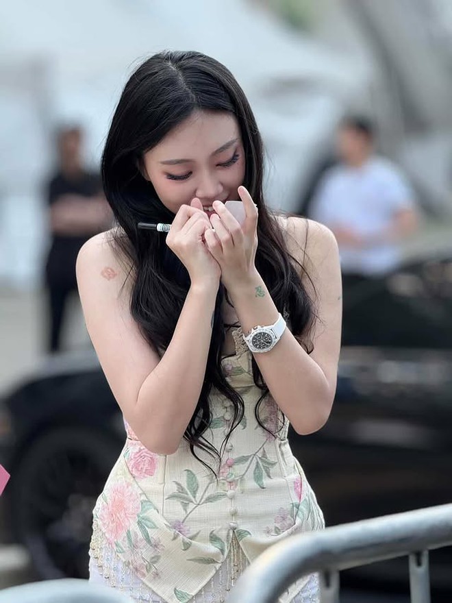 Mỹ nhân cao 1m75 như "người khổng lồ" khi đụng độ "nữ thần Waterbomb" Kwon Eunbi- Ảnh 5.