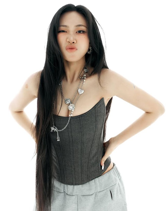 Mỹ nhân cao 1m75 như "người khổng lồ" khi đụng độ "nữ thần Waterbomb" Kwon Eunbi- Ảnh 3.