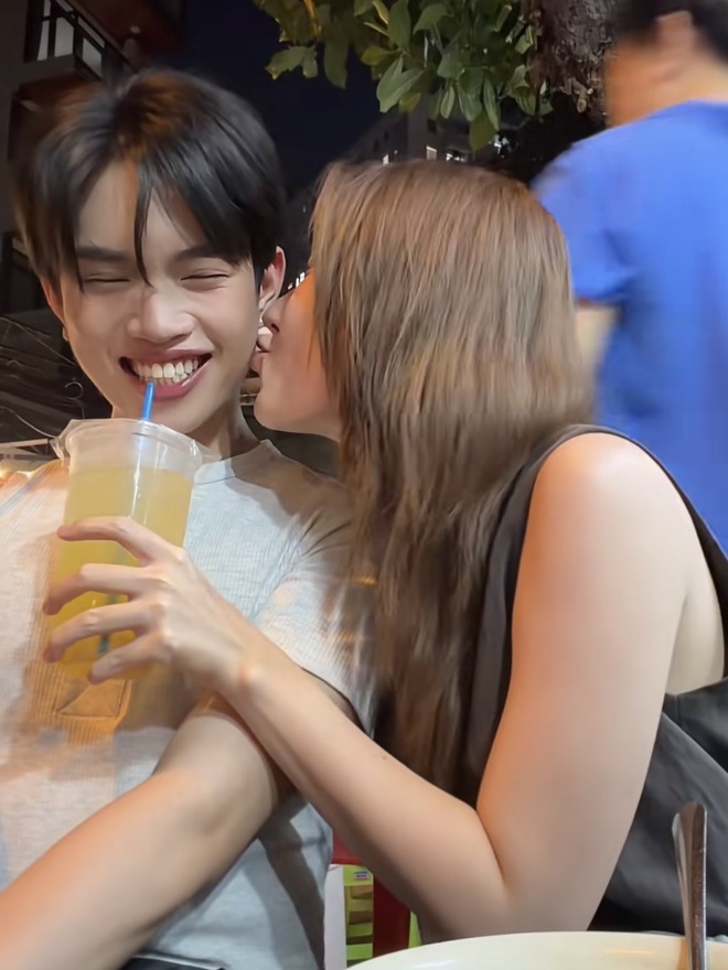 Uyển Ân hẹn hò Pháp Kiều- Ảnh 5. Uyển Ân hẹn hò Pháp Kiều- Ảnh 5.