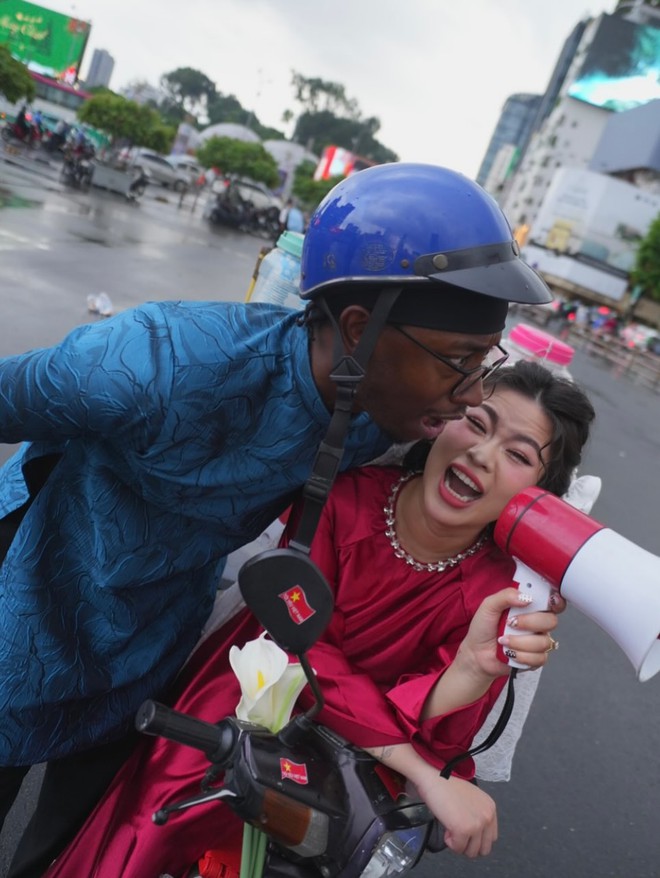 Bộ ảnh cưới cô dâu Việt và chú rể châu Phi viral nhất lúc này- Ảnh 10. Bộ ảnh cưới cô dâu Việt và chú rể châu Phi viral nhất lúc này- Ảnh 10.