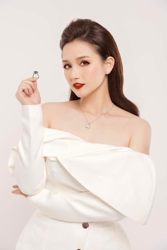 Nữ diễn viên giàu nhất miền Bắc ở biệt thự 60 tỷ- Ảnh 1. Nữ diễn viên giàu nhất miền Bắc ở biệt thự 60 tỷ- Ảnh 1.