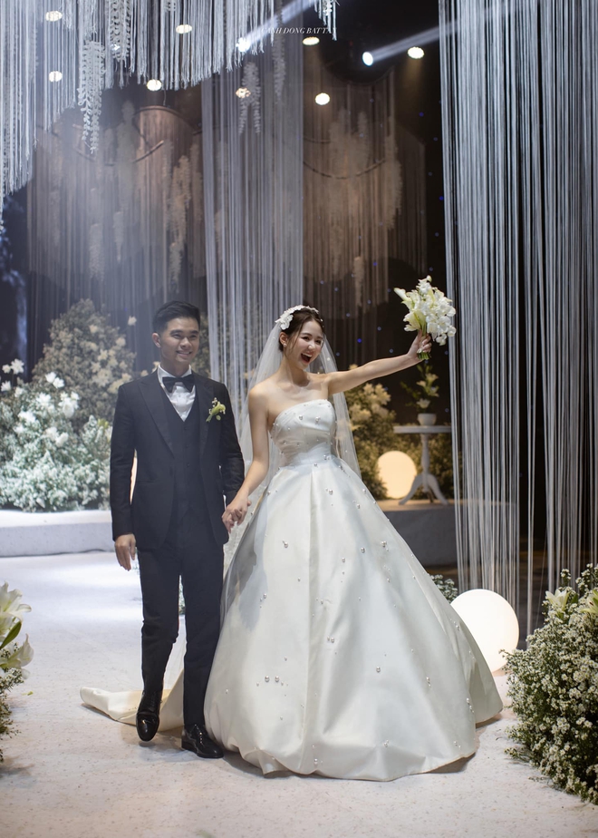 Bán sầu riêng có thiếu gia bán vàng vào "cua": Mỹ nhân Hà Nội cưới "cả nước" xem, giờ mở mắt là thấy vàng- Ảnh 1.