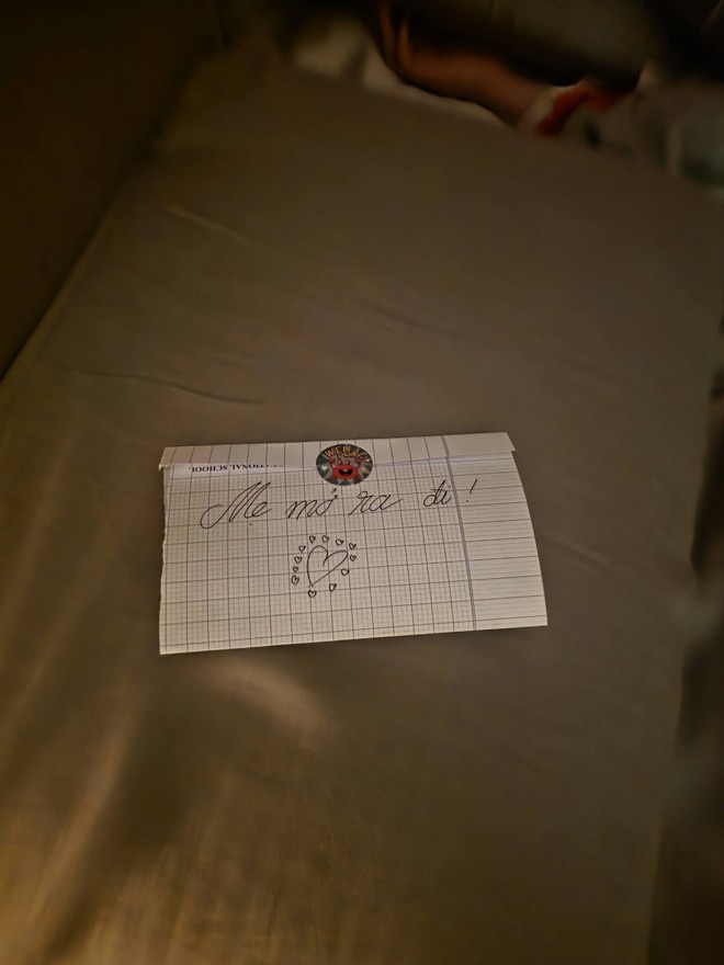 Vụ sao nữ ly hôn vì chồng có người khác: Xúc động lá thư tay của con gái gửi mẹ- Ảnh 1. Vụ sao nữ ly hôn vì chồng có người khác: Xúc động lá thư tay của con gái gửi mẹ- Ảnh 1.