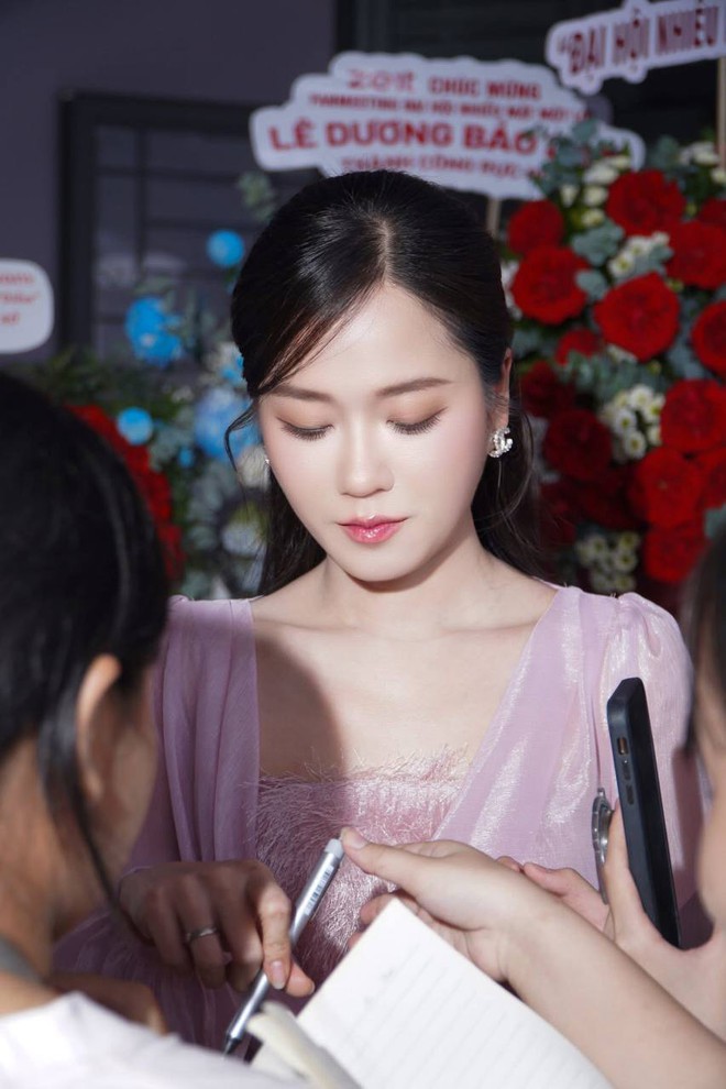 Lâm Vỹ Dạ lại trẻ măng, đôi chân hoá ra cũng thuộc hàng cực phẩm!- Ảnh 3.