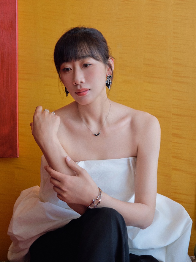 Cbiz nổ drama cuối năm: "Tóm" chồng Đường Yên đưa gái lạ ra mắt mẹ đẻ, thêm 1 minh tinh bị "cắm sừng" đau đớn?- Ảnh 7.