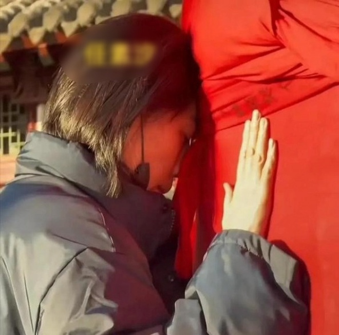 Cbiz nổ drama cuối năm: "Tóm" chồng Đường Yên đưa gái lạ ra mắt mẹ đẻ, thêm 1 minh tinh bị "cắm sừng" đau đớn?- Ảnh 2.