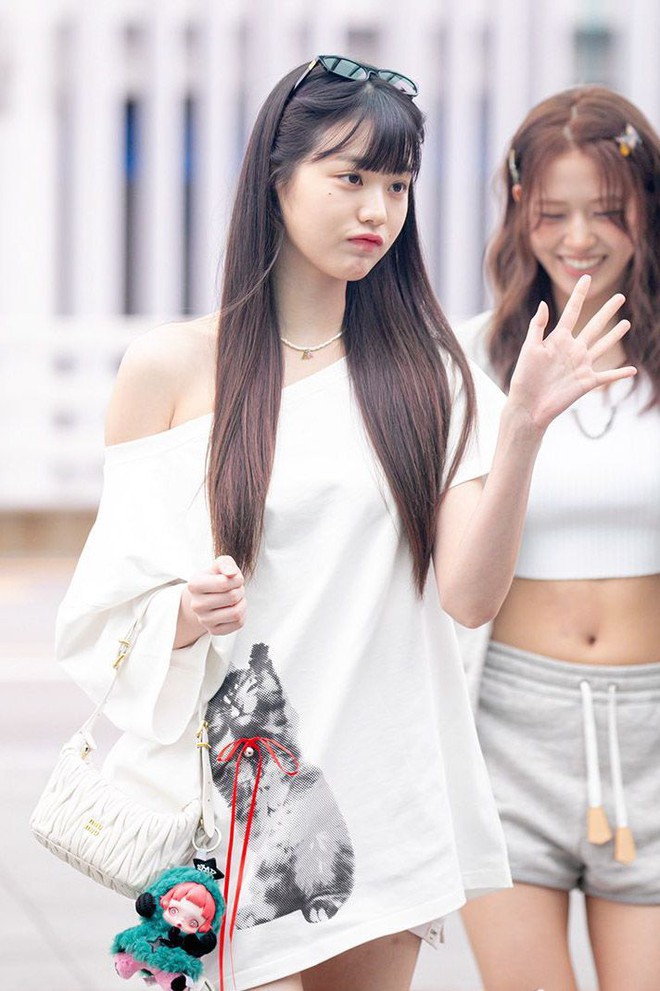 Đoạn video luộm thuộm của công chúa Kpop bị đào lại, tất cả vì combo dép lê và tất trắng?- Ảnh 8.