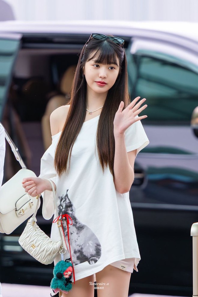 Đoạn video luộm thuộm của công chúa Kpop bị đào lại, tất cả vì combo dép lê và tất trắng?- Ảnh 9.