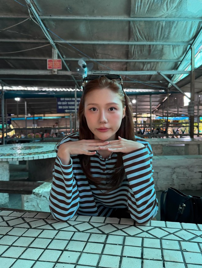 Sự cố khiến Uyển Ân được khen: Em gái Trấn Thành mà ngày càng giống Triệu Lộ Tư- Ảnh 13.