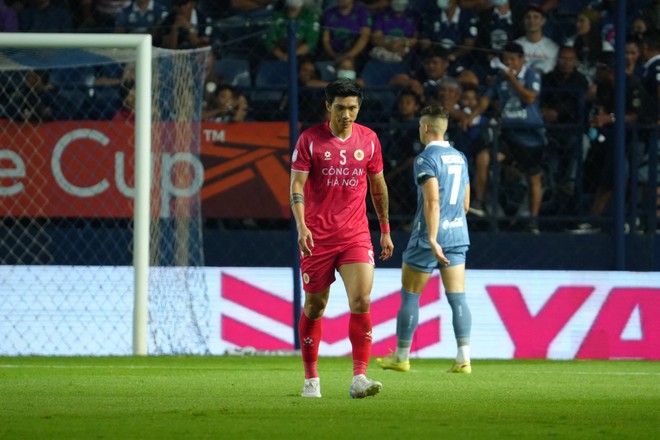 Đoàn Văn Hậu tái xuất, không ai hạnh phúc hơn Doãn Hải My, lần hiếm hoi tiểu thư "gắt gỏng" cũng vì bảo vệ chồng- Ảnh 4.