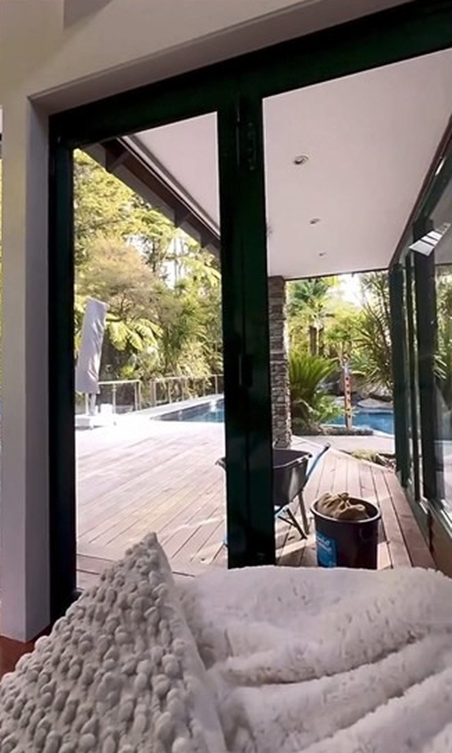 Nữ diễn viên Việt lấy chồng tỷ phú, sống như "bà hoàng", ngủ dậy có 5 hầu gái phục vụ- Ảnh 8.