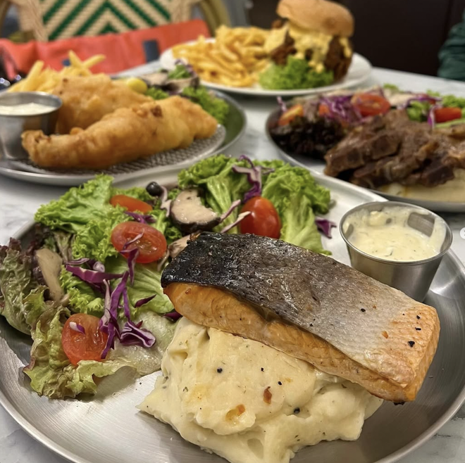 Đang làm food reviewer cực chill, cô gái bỗng trở thành VĐV Quốc gia dự SEA Games 33 gây sốt- Ảnh 2.