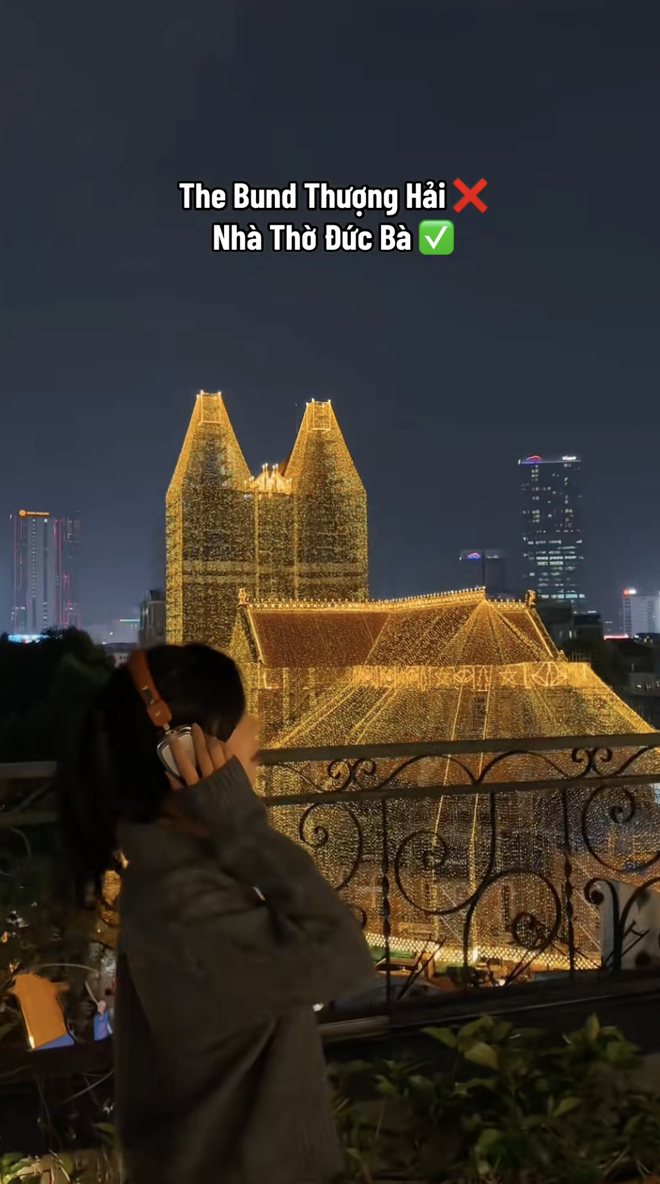 Nhà thờ Đức Bà quá "vuýp"! Giới trẻ trải bạt, chỉ để canh cảnh tượng 3 năm có 1 lần- Ảnh 12.