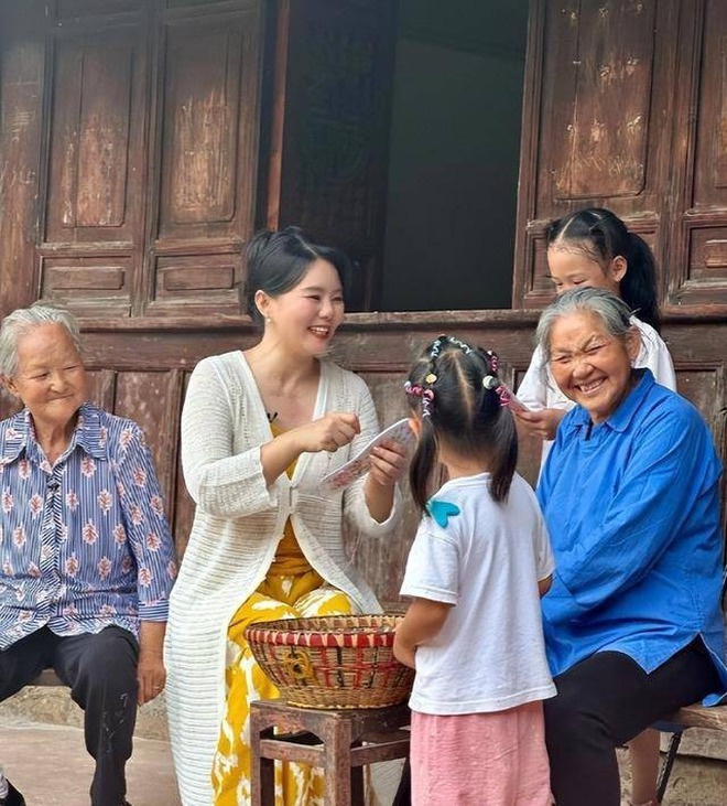 Chị em thân thiết của Chi Pu bị chồng nhạc sĩ "cắm sừng" 3 năm không hay biết, hôn nhân đổ vỡ- Ảnh 4. Chị em thân thiết của Chi Pu bị chồng nhạc sĩ "cắm sừng" 3 năm không hay biết, hôn nhân đổ vỡ- Ảnh 4.