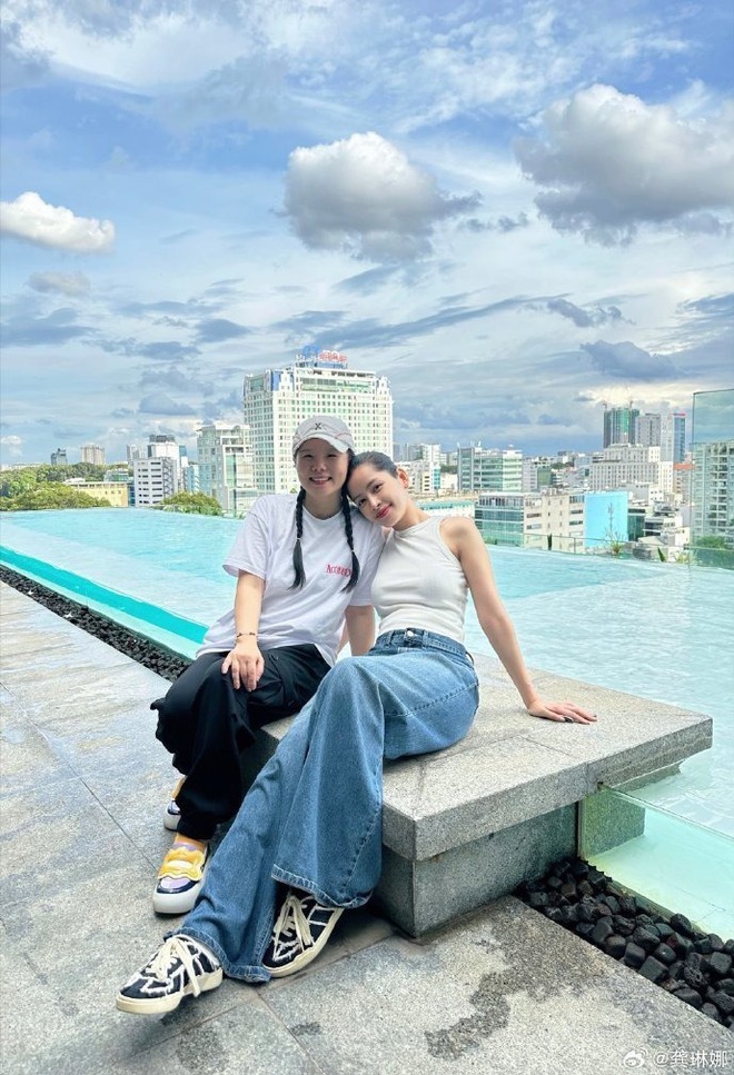 Chị em thân thiết của Chi Pu bị chồng nhạc sĩ "cắm sừng" 3 năm không hay biết, hôn nhân đổ vỡ- Ảnh 9. Chị em thân thiết của Chi Pu bị chồng nhạc sĩ "cắm sừng" 3 năm không hay biết, hôn nhân đổ vỡ- Ảnh 9.