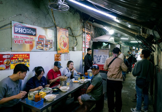 Buộc phải di dời, phở Thìn Bờ Hồ sẽ đi đâu về đâu?- Ảnh 2.