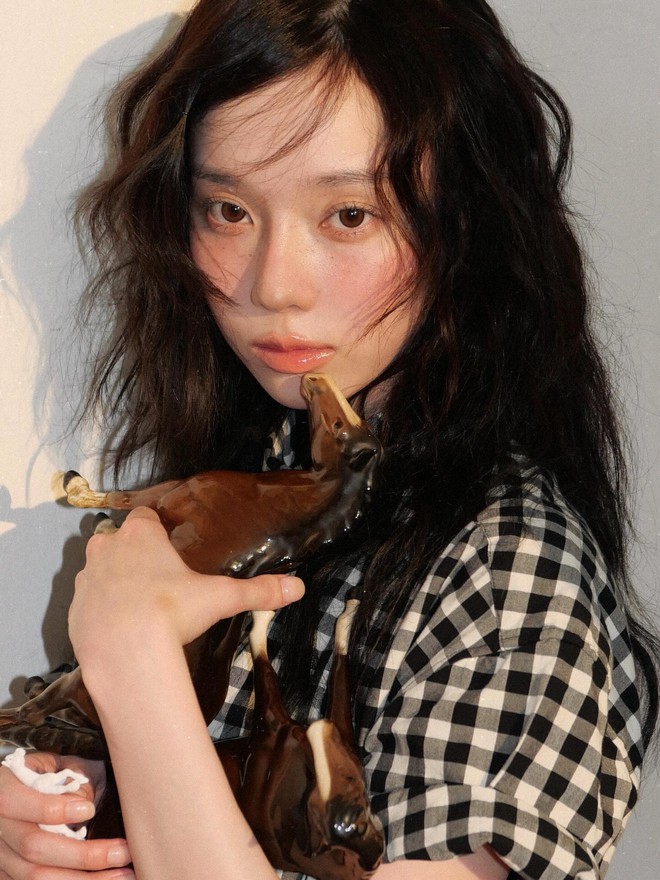 Bạn gái tin đồn của Jungkook được so ngang với Kim Ji Won- Ảnh 12. Bạn gái tin đồn của Jungkook được so ngang với Kim Ji Won- Ảnh 12.