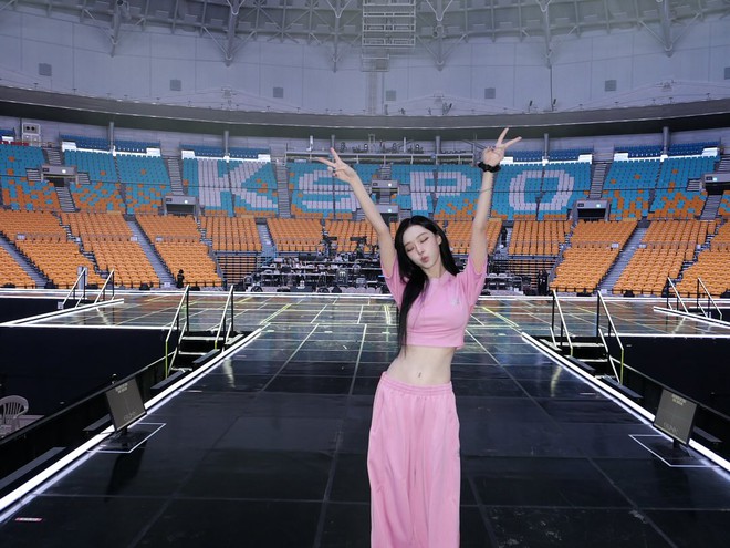 Bạn gái tin đồn của Jungkook được so ngang với Kim Ji Won- Ảnh 16. Bạn gái tin đồn của Jungkook được so ngang với Kim Ji Won- Ảnh 16.