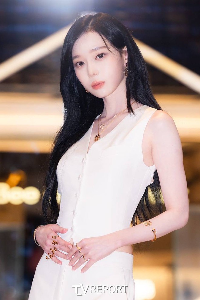 Bạn gái tin đồn của Jungkook được so ngang với Kim Ji Won- Ảnh 7. Bạn gái tin đồn của Jungkook được so ngang với Kim Ji Won- Ảnh 7.