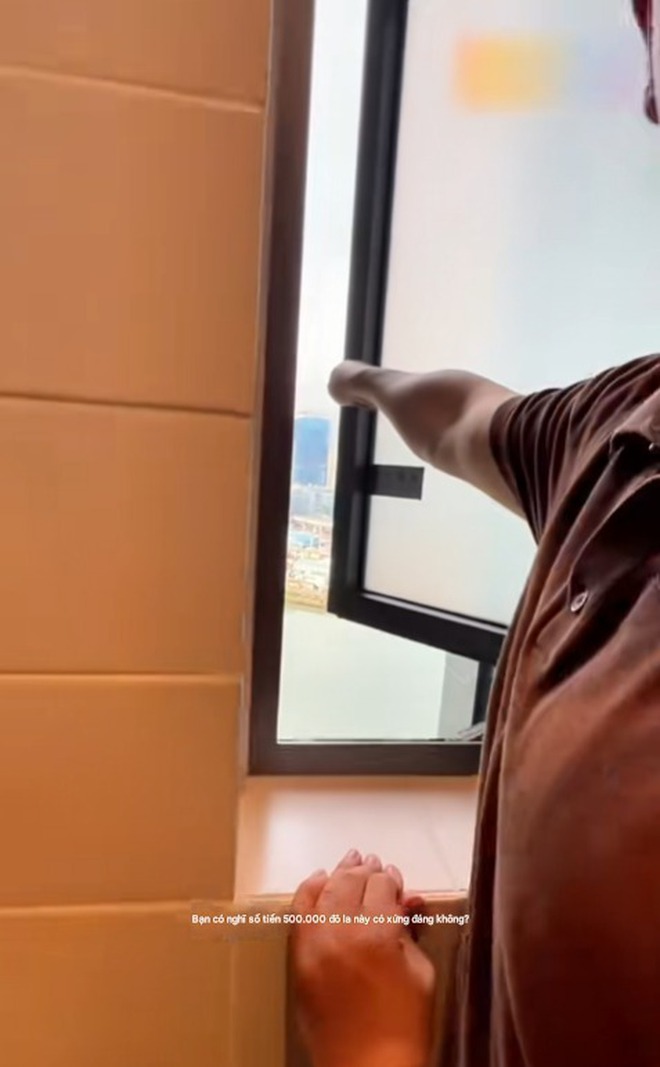 Căn hộ vỏn vẹn 3m² ở Hồng Kông có giá gần 2 tỷ, đi tắm phải ngồi lên bồn cầu- Ảnh 8.