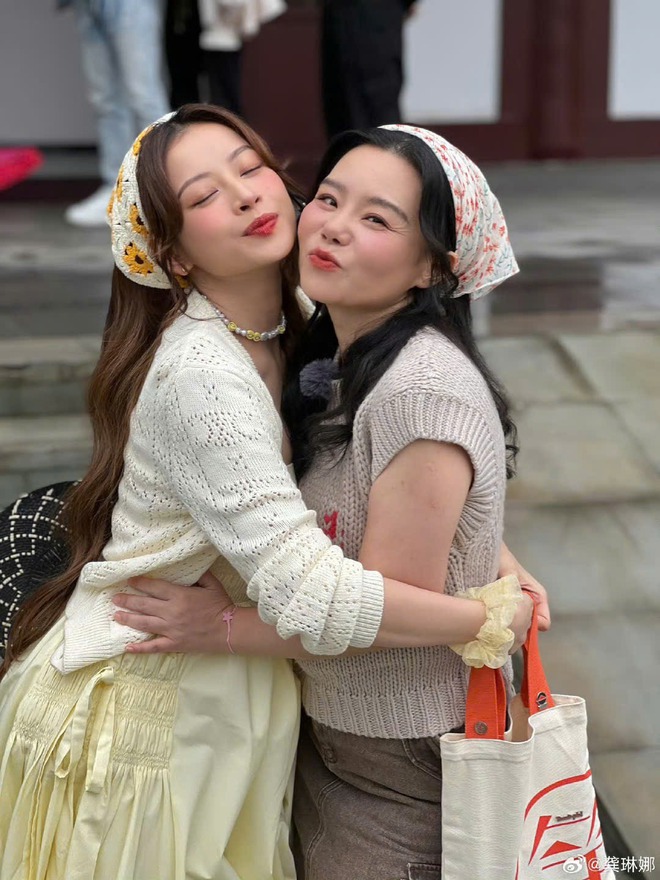 Chị em thân thiết của Chi Pu bị chồng nhạc sĩ "cắm sừng" 3 năm không hay biết, hôn nhân đổ vỡ- Ảnh 7. Chị em thân thiết của Chi Pu bị chồng nhạc sĩ "cắm sừng" 3 năm không hay biết, hôn nhân đổ vỡ- Ảnh 7.