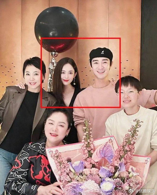 Cặp diễn viên 92-93 cố tình để lộ bằng chứng hẹn hò, từ bạn thân hơn 10 năm nay đã thành người yêu?- Ảnh 3. Cặp diễn viên 92-93 cố tình để lộ bằng chứng hẹn hò, từ bạn thân hơn 10 năm nay đã thành người yêu?- Ảnh 3.