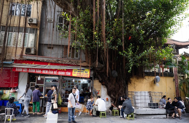 Hàng quán vỉa hè Hà Nội thế nào sau khi siết chặt trật tự?- Ảnh 6. Hàng quán vỉa hè Hà Nội thế nào sau khi siết chặt trật tự?- Ảnh 6.
