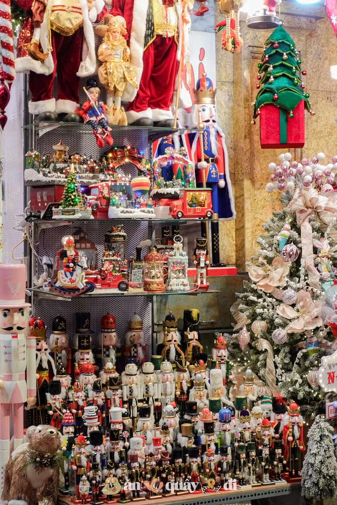 Khung cảnh rực sáng tại Hàng Mã đã trở lại- Ảnh 11. Khung cảnh rực sáng tại Hàng Mã đã trở lại- Ảnh 11.