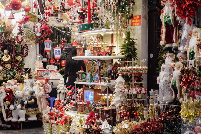 Khung cảnh rực sáng tại Hàng Mã đã trở lại- Ảnh 18. Khung cảnh rực sáng tại Hàng Mã đã trở lại- Ảnh 18.