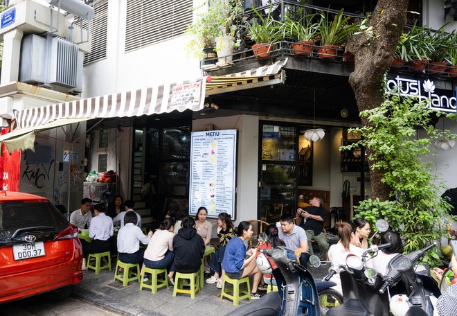 Hàng quán vỉa hè Hà Nội thế nào sau khi siết chặt trật tự?- Ảnh 5. Hàng quán vỉa hè Hà Nội thế nào sau khi siết chặt trật tự?- Ảnh 5.