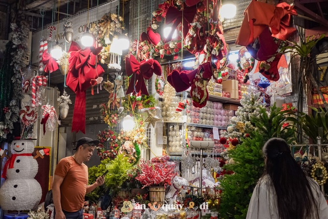 Khung cảnh rực sáng tại Hàng Mã đã trở lại- Ảnh 4. Khung cảnh rực sáng tại Hàng Mã đã trở lại- Ảnh 4.