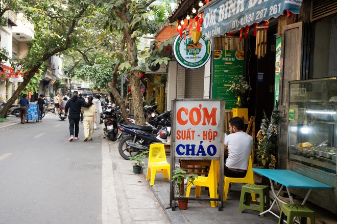 Hàng quán vỉa hè Hà Nội thế nào sau khi siết chặt trật tự?- Ảnh 7. Hàng quán vỉa hè Hà Nội thế nào sau khi siết chặt trật tự?- Ảnh 7.