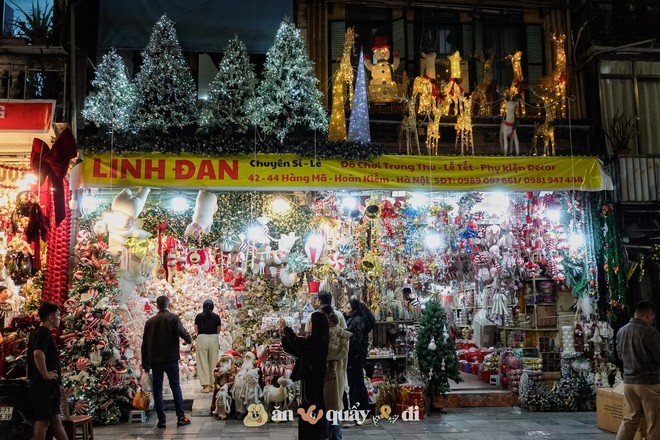 Khung cảnh rực sáng tại Hàng Mã đã trở lại- Ảnh 7. Khung cảnh rực sáng tại Hàng Mã đã trở lại- Ảnh 7.
