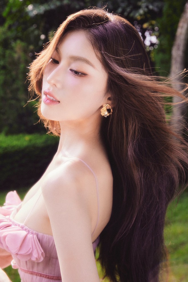 Đã tìm ra mỹ nhân soán ngôi "trắng như Ngọc Trinh": Da phát sáng, bóng lưng mới kinh ngạc- Ảnh 4. Đã tìm ra mỹ nhân soán ngôi "trắng như Ngọc Trinh": Da phát sáng, bóng lưng mới kinh ngạc- Ảnh 4.