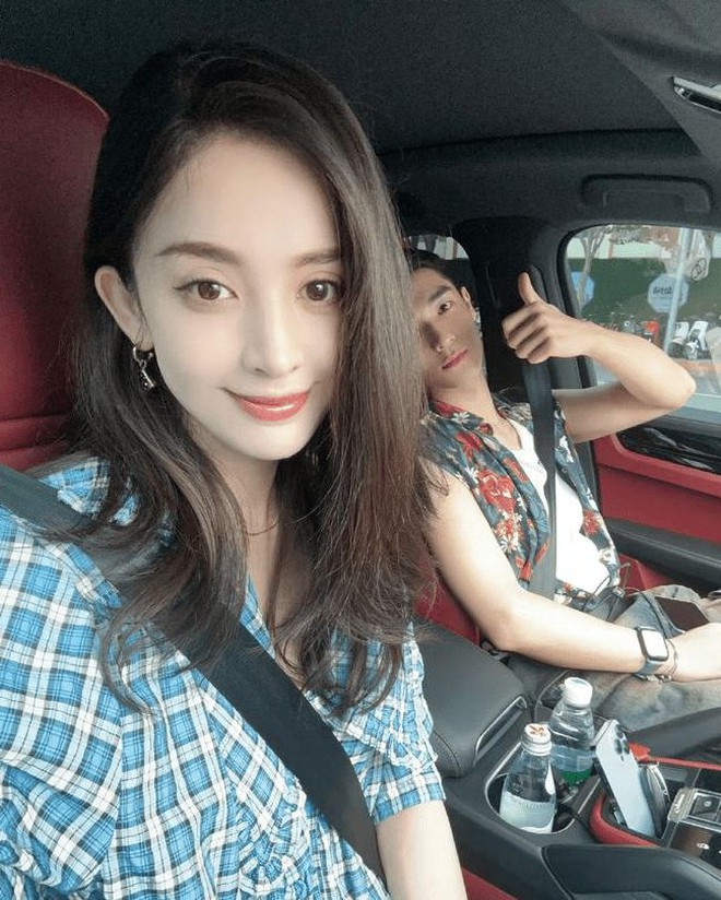 Cặp diễn viên 92-93 cố tình để lộ bằng chứng hẹn hò, từ bạn thân hơn 10 năm nay đã thành người yêu?- Ảnh 2. Cặp diễn viên 92-93 cố tình để lộ bằng chứng hẹn hò, từ bạn thân hơn 10 năm nay đã thành người yêu?- Ảnh 2.