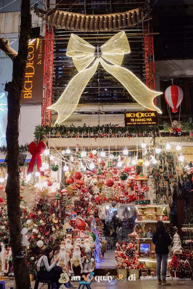 Khung cảnh rực sáng tại Hàng Mã đã trở lại- Ảnh 5. Khung cảnh rực sáng tại Hàng Mã đã trở lại- Ảnh 5.
