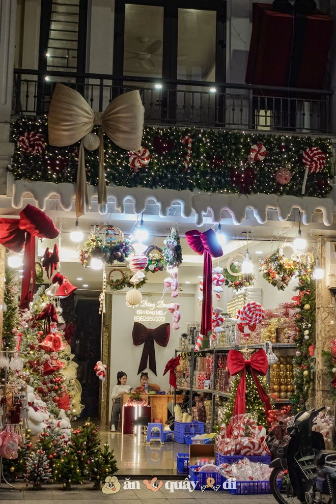 Khung cảnh rực sáng tại Hàng Mã đã trở lại- Ảnh 8. Khung cảnh rực sáng tại Hàng Mã đã trở lại- Ảnh 8.