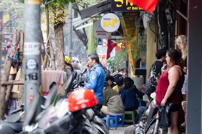 Hàng quán vỉa hè Hà Nội thế nào sau khi siết chặt trật tự?- Ảnh 14. Hàng quán vỉa hè Hà Nội thế nào sau khi siết chặt trật tự?- Ảnh 14.