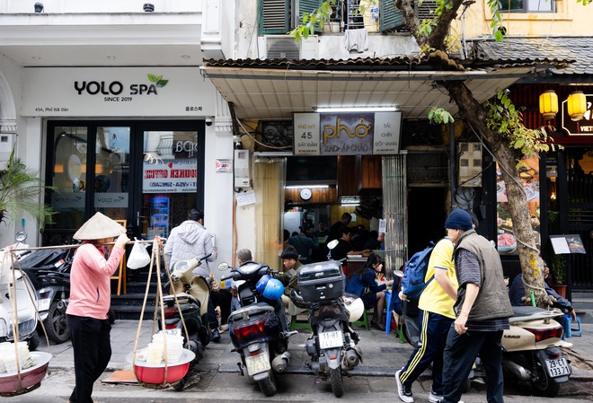 Hàng quán vỉa hè Hà Nội thế nào sau khi siết chặt trật tự?- Ảnh 13. Hàng quán vỉa hè Hà Nội thế nào sau khi siết chặt trật tự?- Ảnh 13.