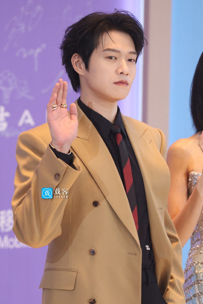 Đôi bạn thân showbiz cùng yêu 1 thiếu gia đụng độ tại sự kiện, lộ 1 chi tiết trớ trêu gây bàn tán- Ảnh 2. Đôi bạn thân showbiz cùng yêu 1 thiếu gia đụng độ tại sự kiện, lộ 1 chi tiết trớ trêu gây bàn tán- Ảnh 2.