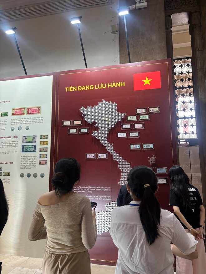 Bên trong căn phòng đầy tiền mặt tại Ngân hàng Nhà nước Việt Nam, lần đầu mở cửa công khai cho người dân chiêm ngưỡng- Ảnh 16. Bên trong căn phòng đầy tiền mặt tại Ngân hàng Nhà nước Việt Nam, lần đầu mở cửa công khai cho người dân chiêm ngưỡng- Ảnh 16.