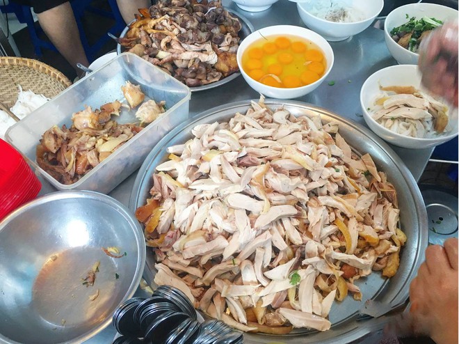 Bao năm vẫn có người sốc vì ăn bát phở gà 160k giữa phố cổ Hà Nội- Ảnh 5. Bao năm vẫn có người sốc vì ăn bát phở gà 160k giữa phố cổ Hà Nội- Ảnh 5.